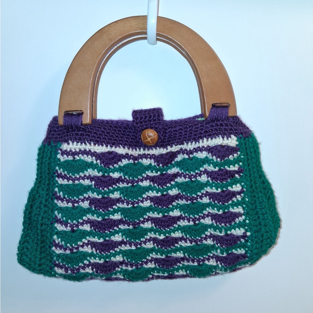 Chic Knit Shoulder Bag With Wooden Handles